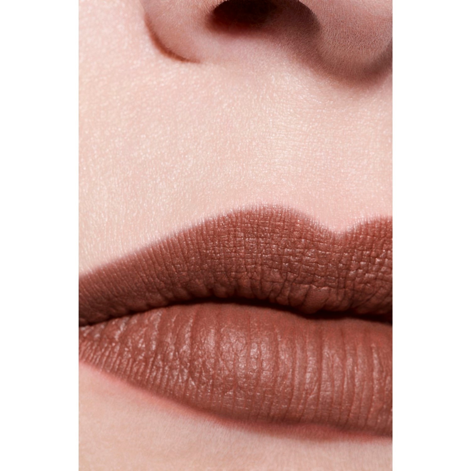 EDICIÓN LIMITADA  LA BARRA DE LABIOS ATERCIOPELADA LUMINOSA